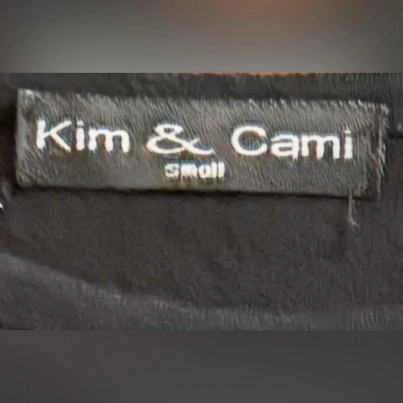 Kim & Cami top with floral embroidered mesh flutter sleeves size smalll - Picture 4 of 4